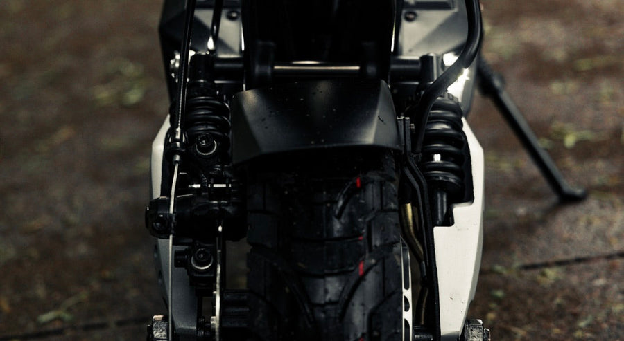 Moped vs. Electric Scooter: A Close Comparison of Urban Transportation